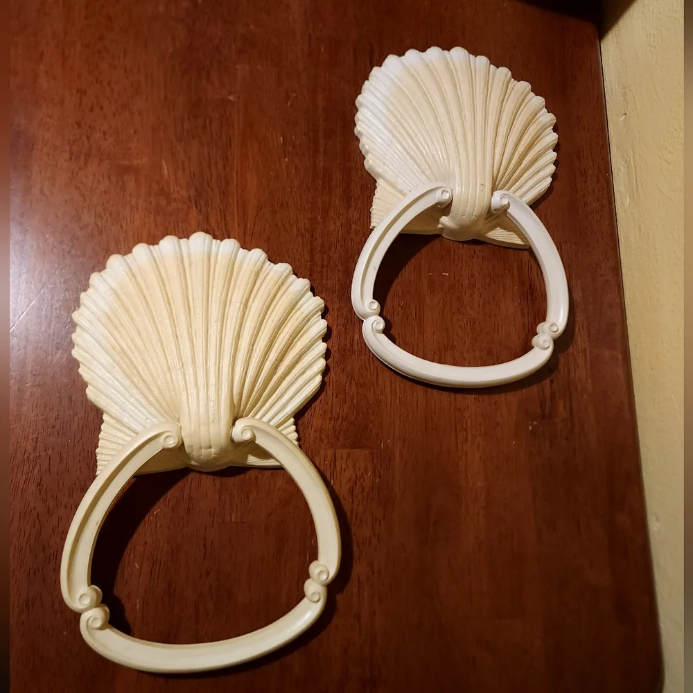 Vintage 1970s Plastic Wall Mounted Homco Sea Shell Towel Rings